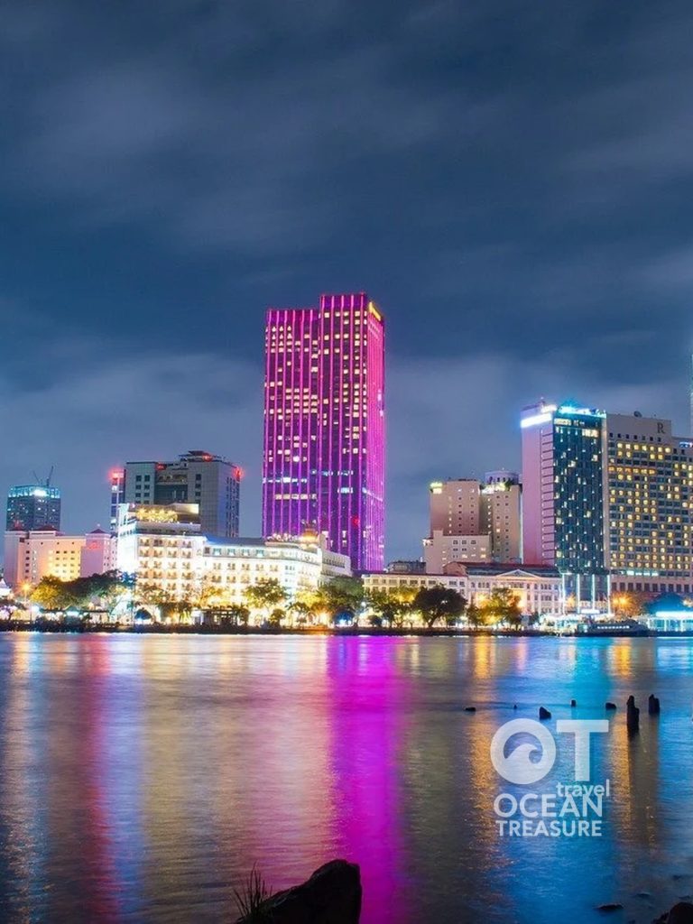 Sài Gòn night skyline, waterbus và rooftop chill