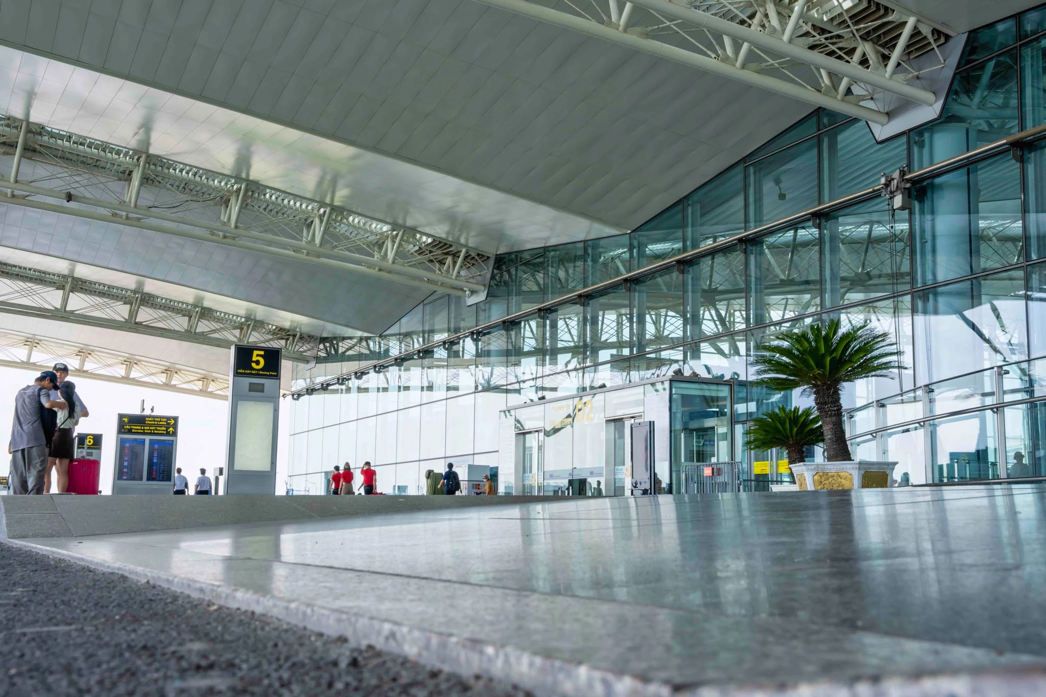 Sảnh nhà ga quốc tế sân bay Nội Bài
