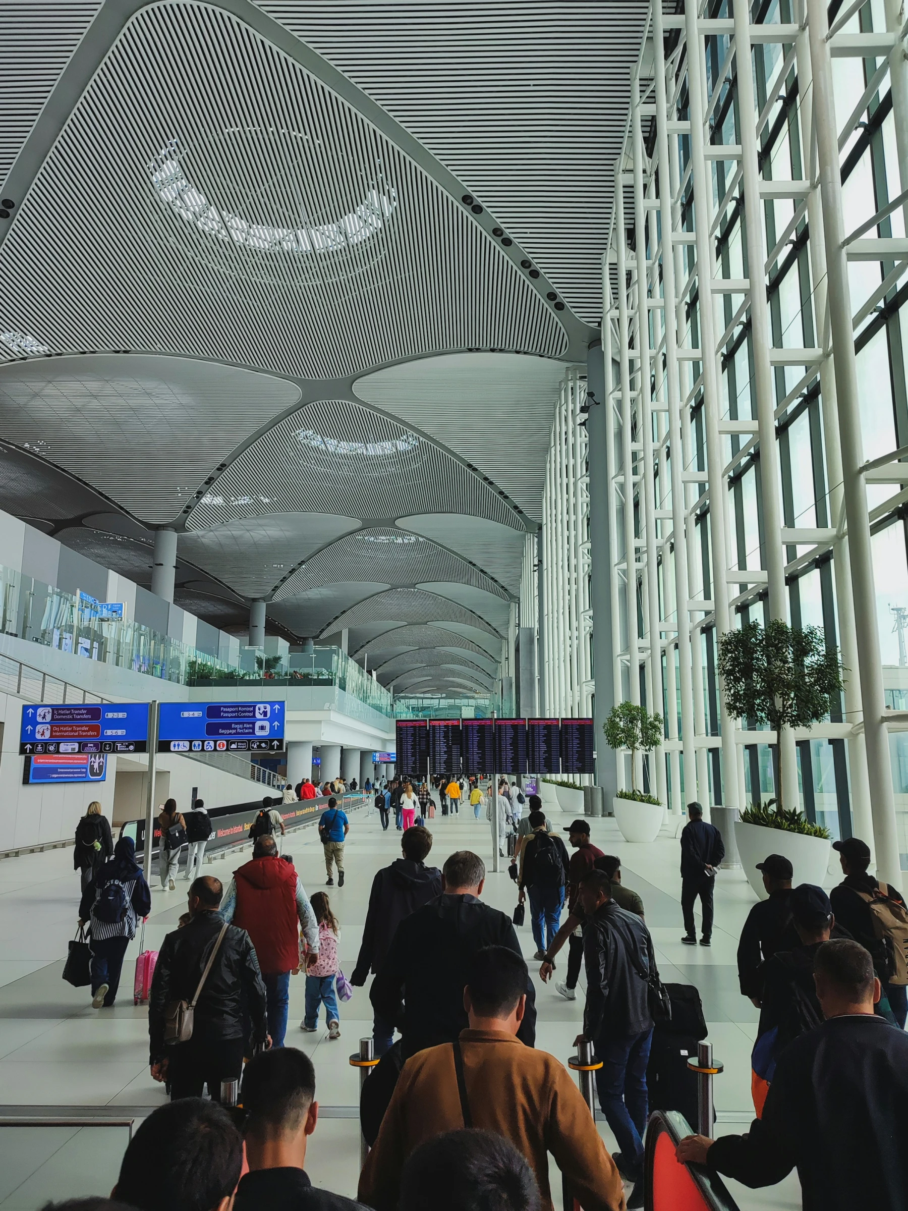 Luồng hành khách tại khu kiểm soát hộ chiếu sân bay