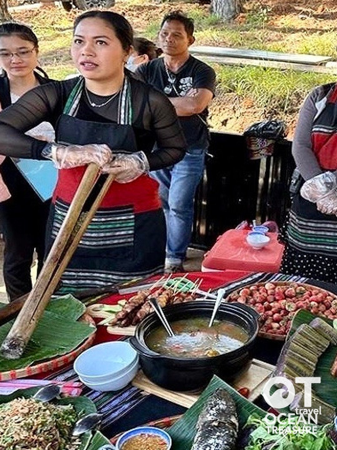 Người K’Ho giới thiệu các món ăn truyền thống tại Lang Biang.