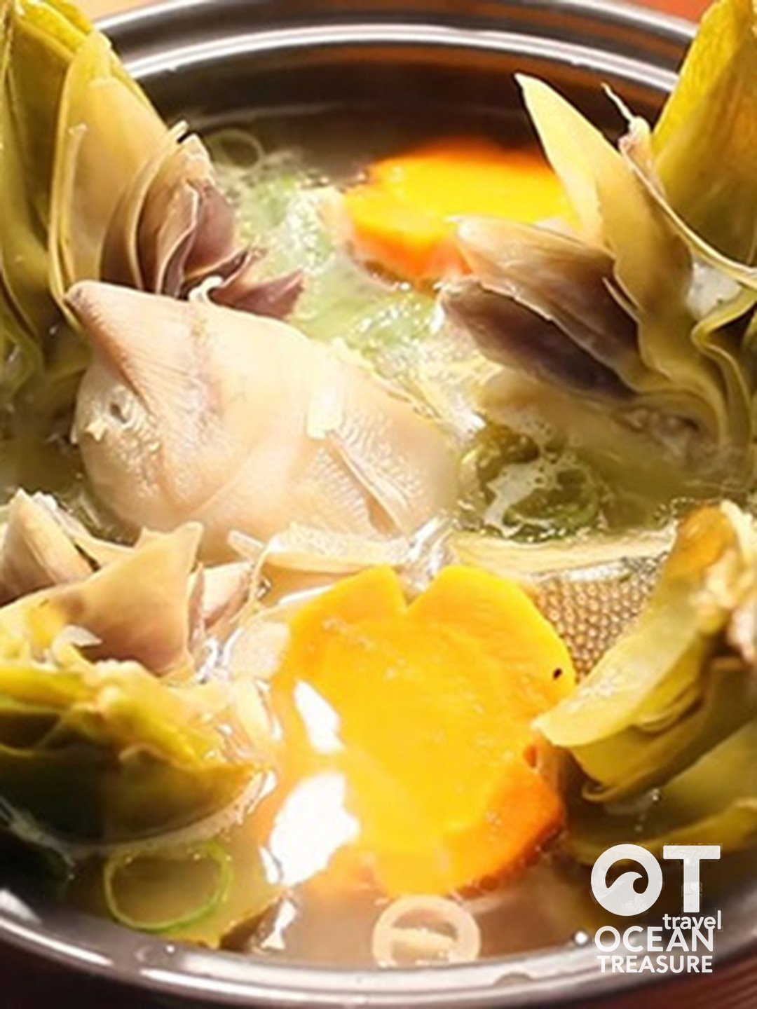 Món canh atiso hầm giò heo đã hoàn thiện.
