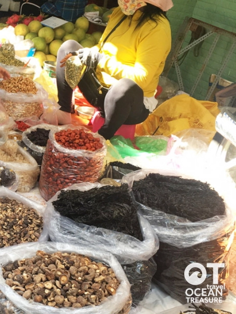 Chợ Lớn người Hoa: hẻm thuốc bắc và bữa trưa gia đình