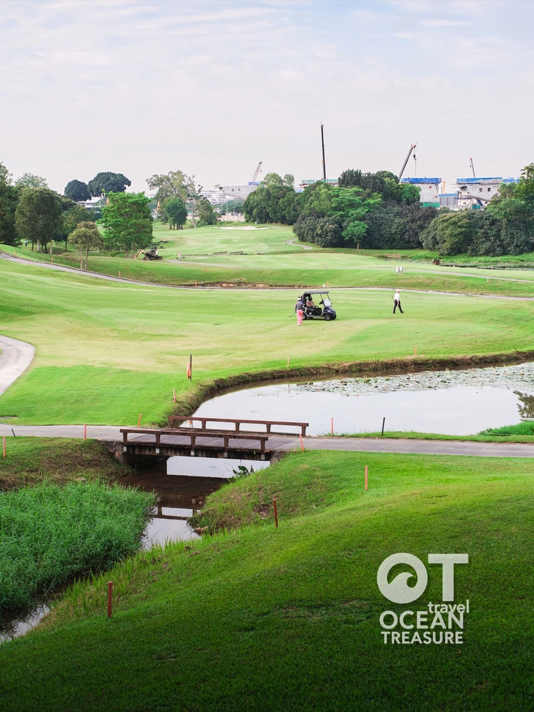 Dịch vụ đặt sân golf, xe đưa đón và lịch chơi tại Việt Nam